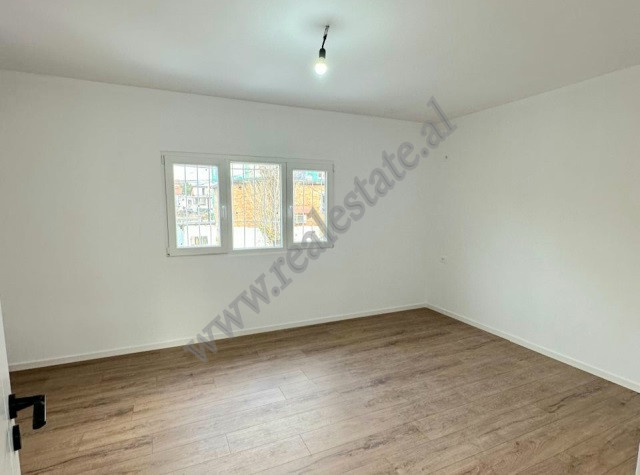 Apartament 1+1 per shitje ne rrugen Halit Bega ne Tirane.
Apartamenti pozicionohet ne katin e dyte 